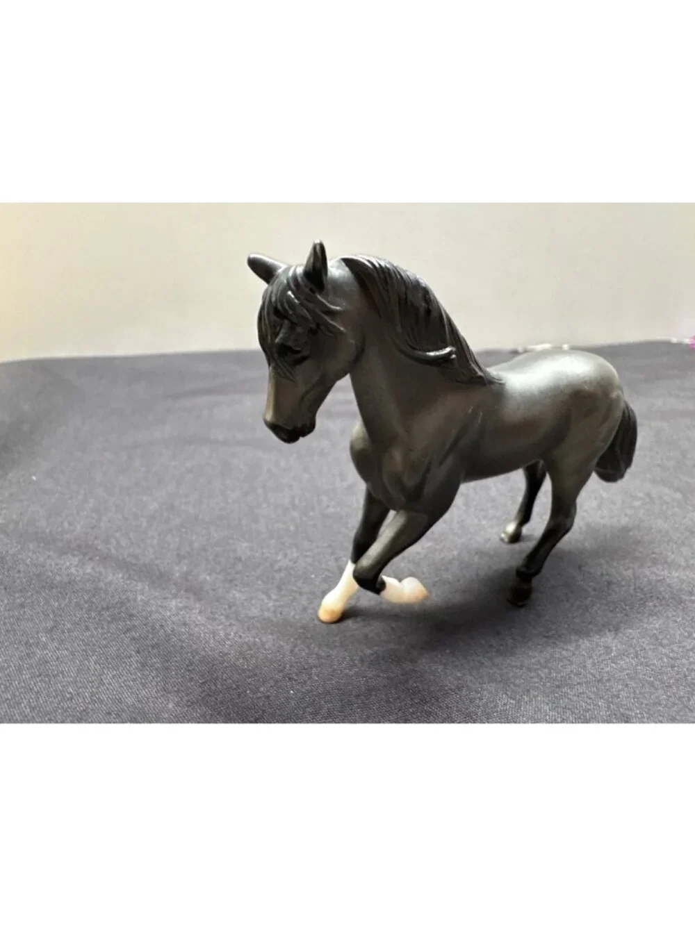 Breyer Stablemates Paso Fino Dark Grey Black Horse Figurine Collectible 1:32 Sca
